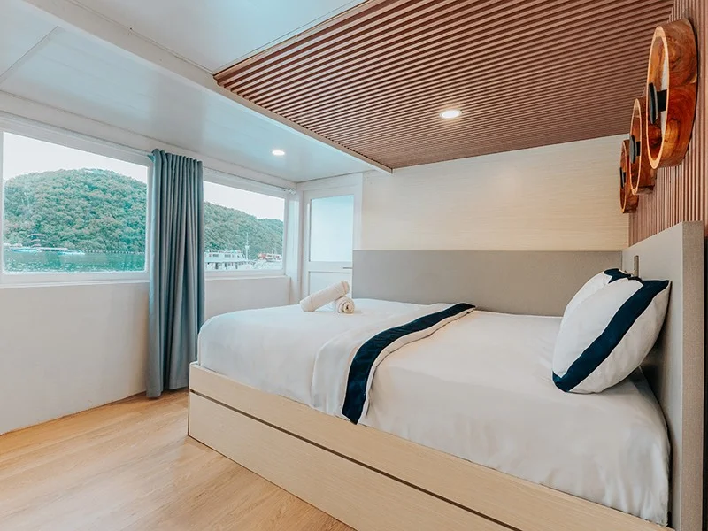 Deluxe Sea View - Image 1